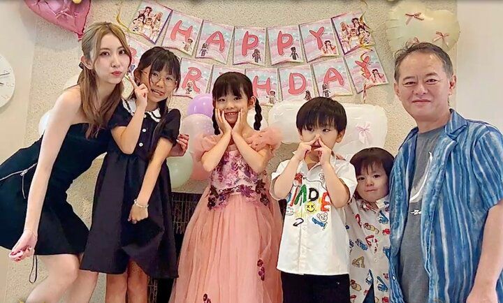 【写真・画像】26歳差婚で4児の母・菊池瑠々（31）、家賃170万円の品川区の自宅豪邸を公開「リビングに200万円の酸素カプセル」 1枚目