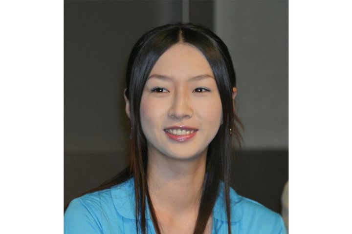 酒井若菜さん（撮影：2004年06月21日、時事）