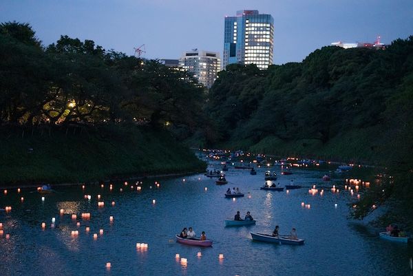 【東京都千代田区】ホテルニューオータニ(東京)が「皇居千鳥ヶ淵 灯ろう流し」とセットの宿泊プランを販売
