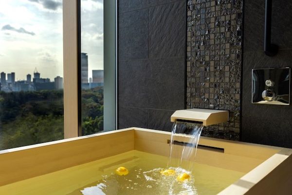 【東京都千代田区】ホテルニューオータニ(東京)が「皇居千鳥ヶ淵 灯ろう流し」とセットの宿泊プランを販売