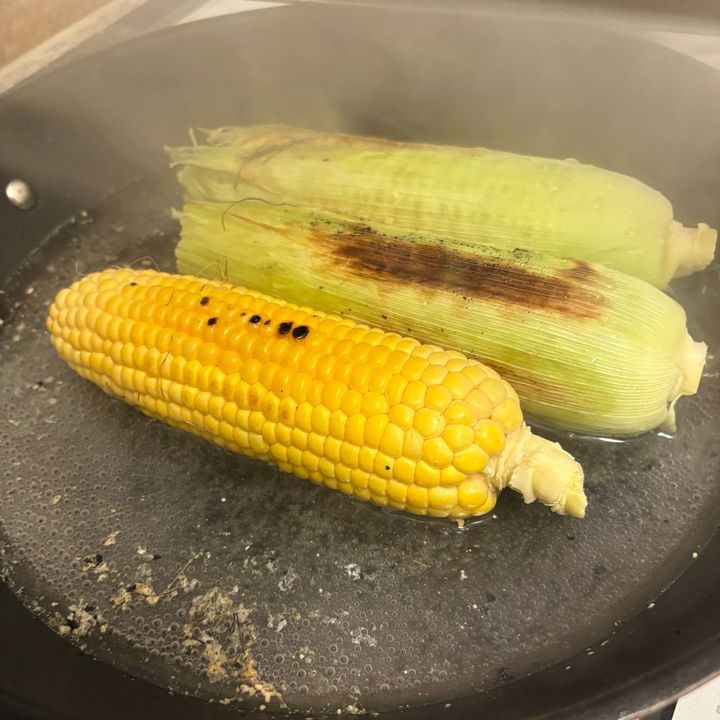お水を入れて蓋をして蒸します。
