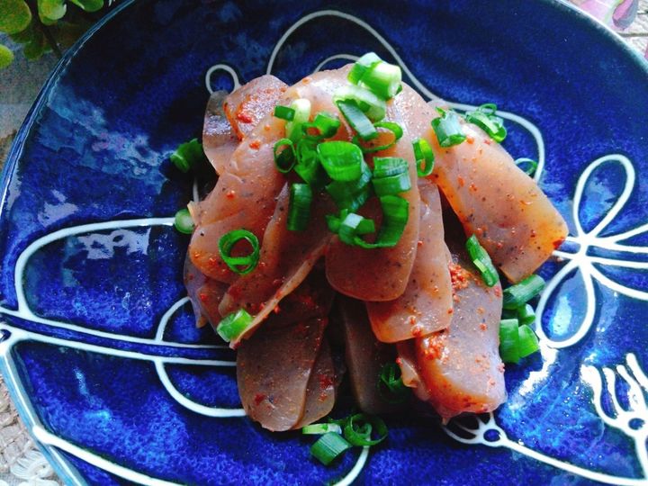 仕上げのごま油が病みつきの決め手！薄切りこんにゃくのきんぴら炒め