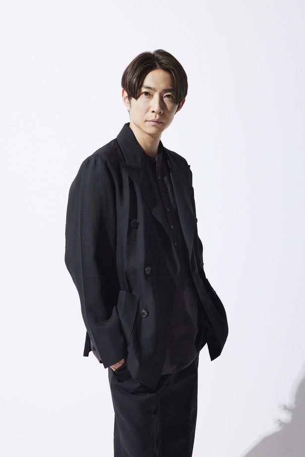 【写真を見る】主⼈公の⽮上を演じる相葉雅紀