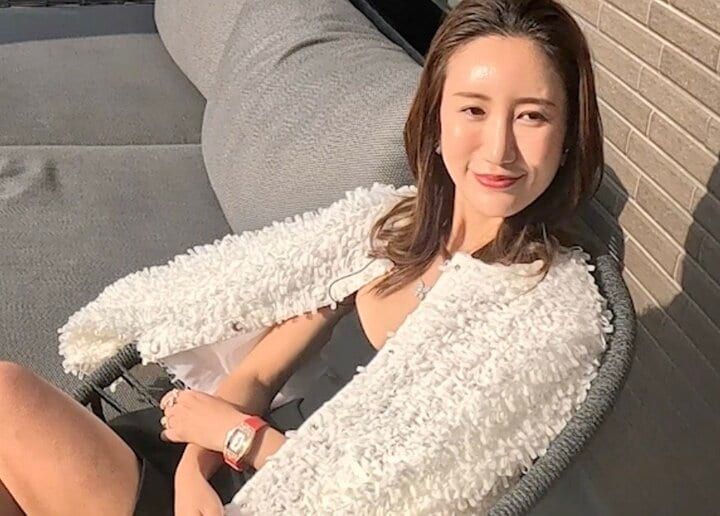 【写真・画像】「外用ソファは450万円」港区パワーカップルが自宅を公開！150平米のテラスに驚きの声「ここスゴい」「最高！」 1枚目