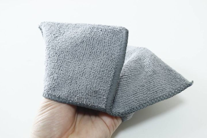 セリアのマイクロファイバー パクパク手袋を手にはめた状態