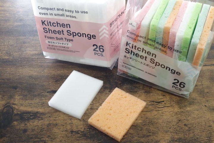 ダイソーのキッチンシートスポンジ（26枚、泡立ちソフトタイプとキッチンシートスポンジ（26枚）の比較）