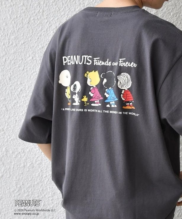 「SHIPS any: SNOOPYコラボグラフィックプリントTシャツ(チャコールグレー)」(5940円)
