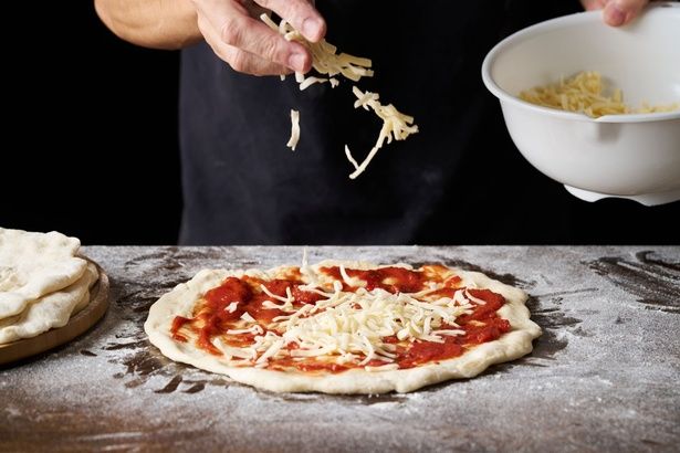 トリビア2：シュレッドチーズの「生食」にご用心！ shige hattori / PIXTA(ピクスタ)