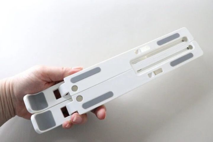 ダイソー 折りたたみ式PC・タブレットスタンド（ホワイト）