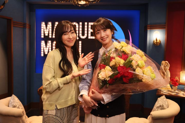 ドラマ『月夜行路―答えは名作の中に―』クランクアップの様子 （C）日本テレビ width=