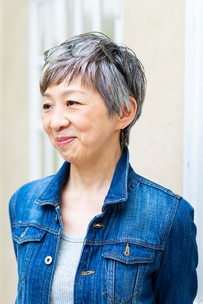 山本ゆかりさん（50代）のグレイヘア：サイド