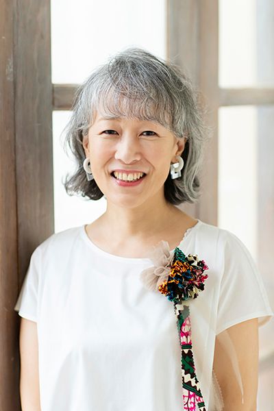 50代・松橋さんのグレイヘア写真