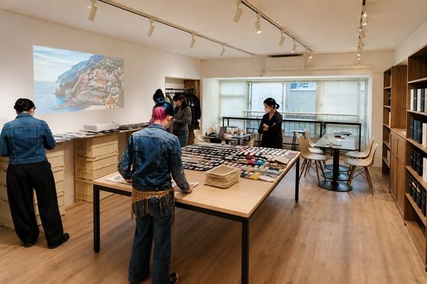 【東京都千代田区】欧州アーカイブ生地「Relivetex」のショールームが繊維の街・神田岩本町にオープン