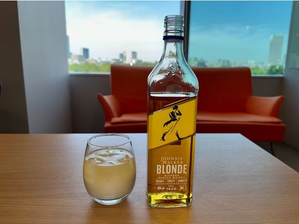 飲むヨーグルト割り。白とブロンドのグラデーションが家飲みを盛り上げてくれること間違いなし！
