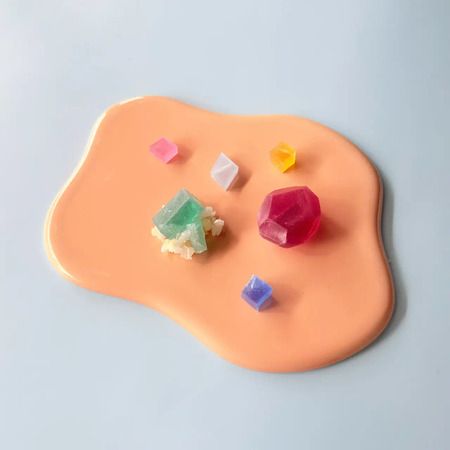 鉱物のカケラがきらめく新商品「鉱物アイス」登場！アイスを華やかに飾るトッピングも