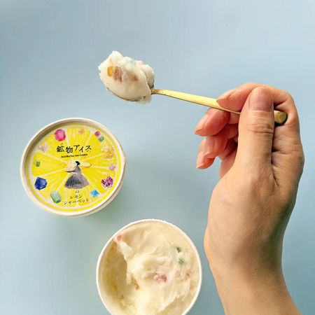 鉱物のカケラがきらめく新商品「鉱物アイス」登場！アイスを華やかに飾るトッピングも