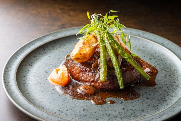 【神奈川県箱根町】ホテルインディゴ箱根強羅、薪火で夏の旬食材を楽しむ限定ディナーコースを3種展開