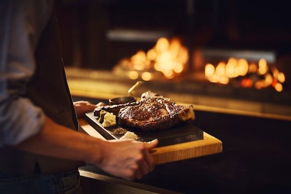 【神奈川県箱根町】ホテルインディゴ箱根強羅、薪火で夏の旬食材を楽しむ限定ディナーコースを3種展開