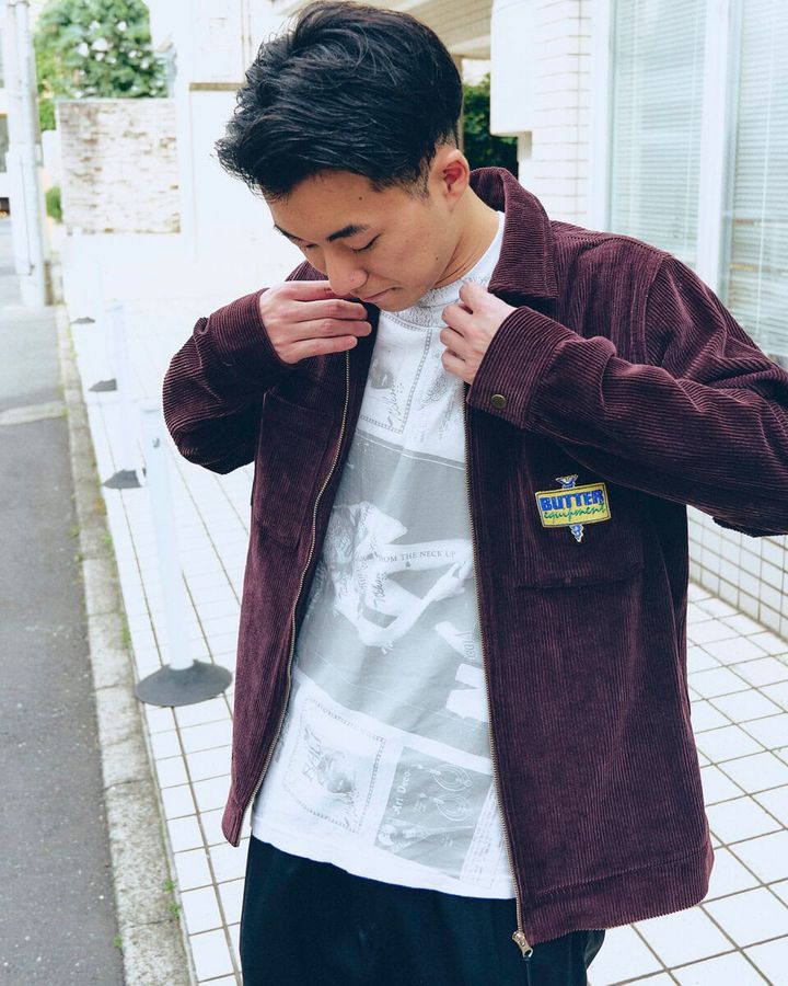 【20代スナップ＠原宿】記念日を意識したカジュアルコーデはコーデュロイでキレイめに