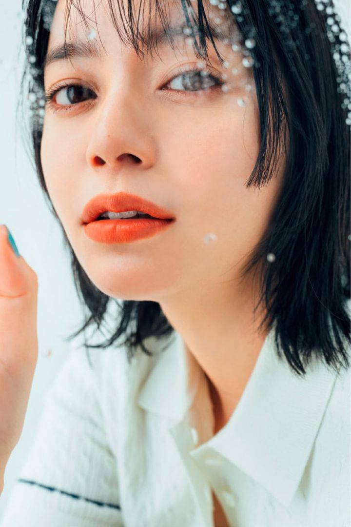 気分が上がる「高発色」リップ3選 モデル＝岸本セシル