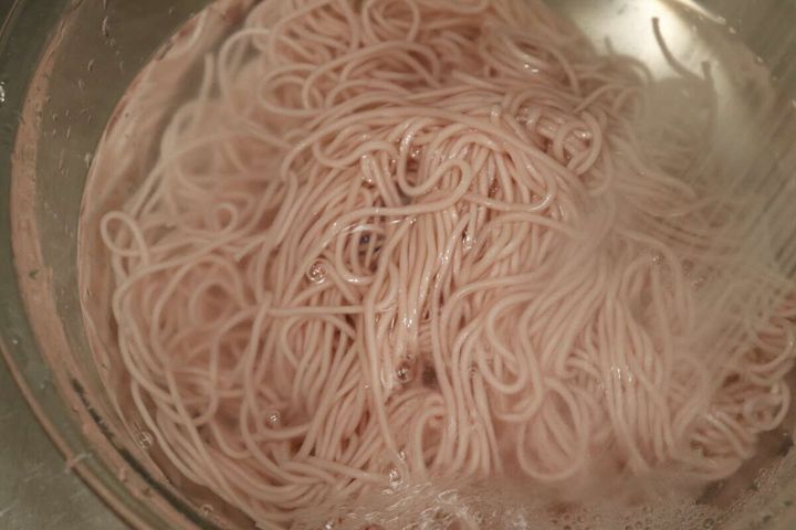 ダイソーの讃岐の梅そうめんを水で締める