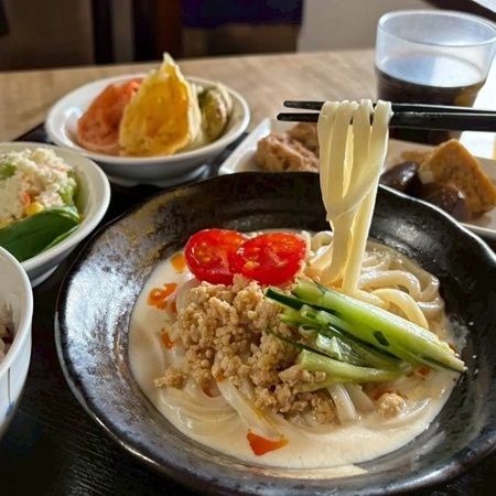 【佐賀県吉野ヶ里町】「五ケ山豆腐」に夏限定メニュー登場！ごま豆乳担々うどん御膳や塩レモン豆腐など