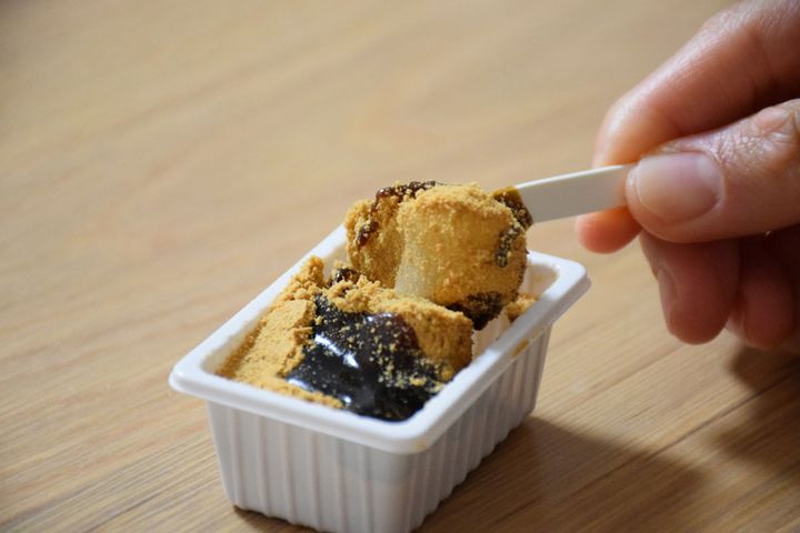 山梨を代表する銘菓「信玄餅」のイメージ