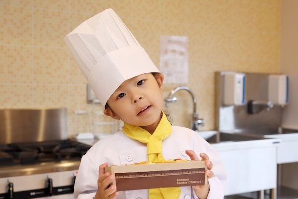 【東京都港区】新橋のレストラン「Cassolo」で小学生向け料理本の出版記念食育イベントを開催
