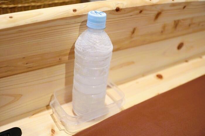 凍らせたペットボトルで「除湿」できる！？電気代ゼロの裏ワザ【やってみた】