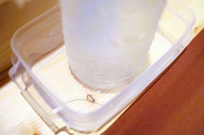 凍らせたペットボトルで「除湿」できる！？電気代ゼロの裏ワザ【やってみた】