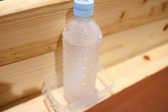 凍らせたペットボトルで「除湿」できる！？電気代ゼロの裏ワザ【やってみた】