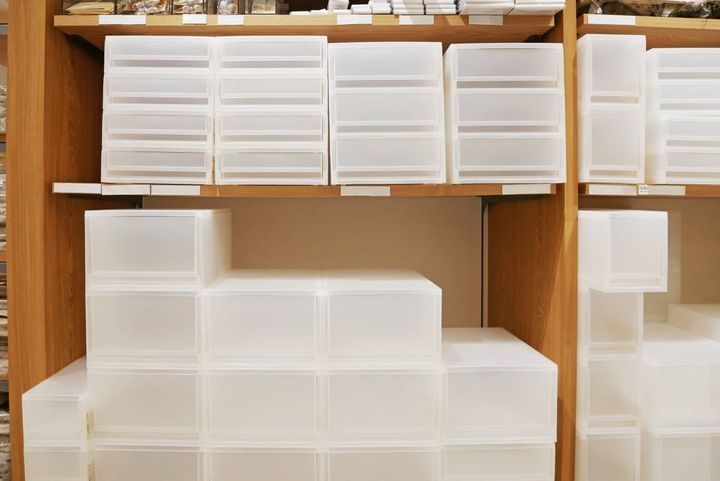出世運 上がる 押入れ 白い収納ケース