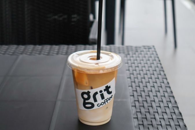 Chill Series & grit coffee ラテ