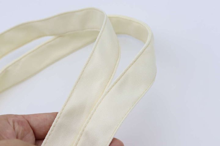 ダイソーのマチ付スクエアトートバッグの持ち手