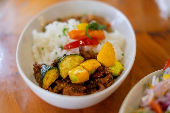 素焼き夏野菜が乗った夏野菜カレー