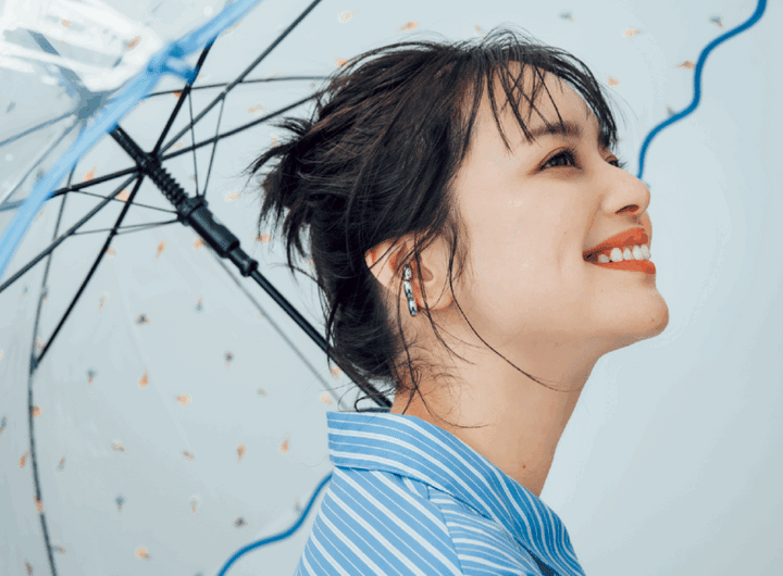 湿気でペタンとする髪におすすめのヘアアレンジ モデル＝岸本セシル