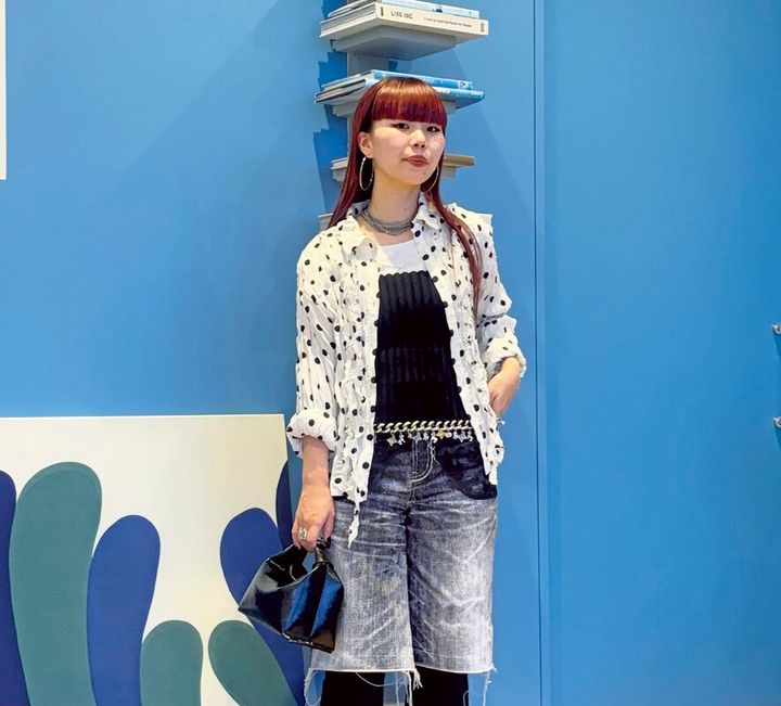 【SNAP】シルバースニーカーメインのモノクロコーデ！ 丸尾萌乃 さん