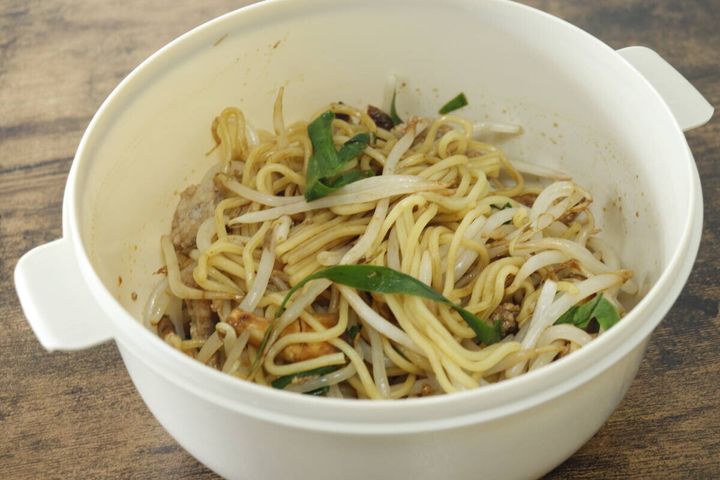 電子レンジでお手軽焼きそば＆ラーメン 焼きそば完成