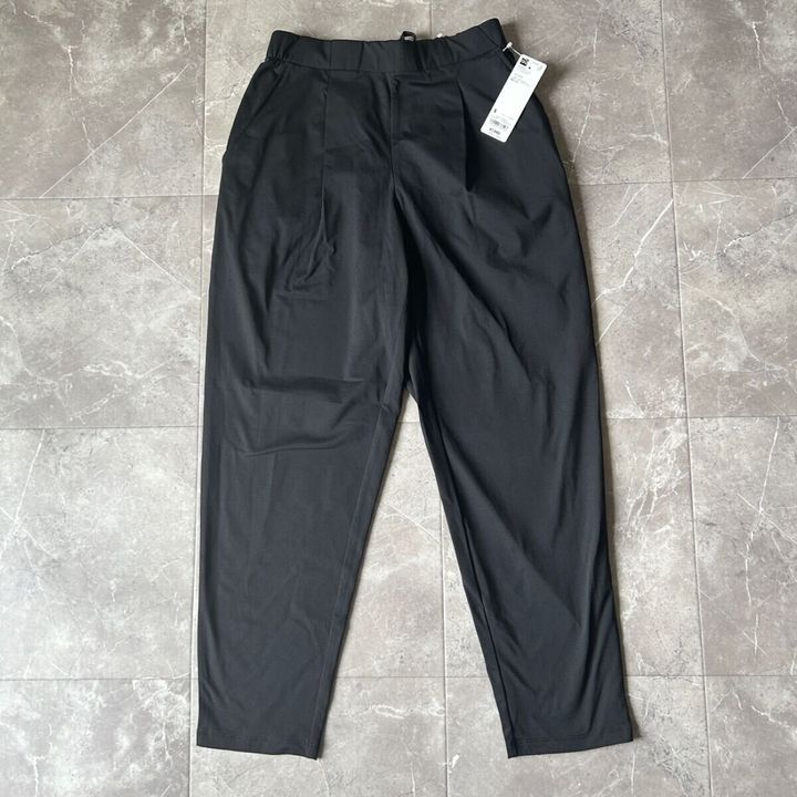 GU ドライストレッチアンクルパンツ 09 BLACKの商品写真（置き撮り）
