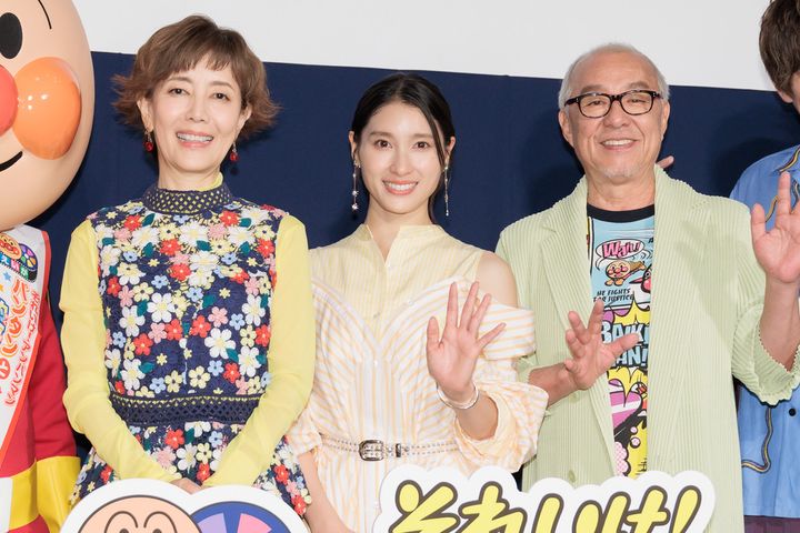 映画『それいけ！アンパンマン パンタンと約束の星』完成披露上映会に出席した（左から）戸田恵子、土屋太鳳、中尾隆聖 クランクイン！ width=
