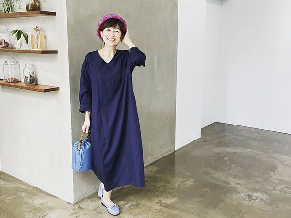 柄物の帽子は、メインの色と洋服をリンクさせて