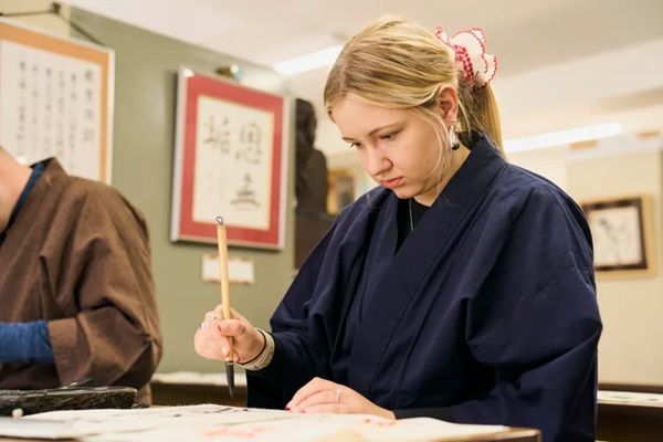 【東京都新宿区】日本文化体験複合施設「Chopsticks Studio Shinjuku」オープン！箸作りや書道を体験