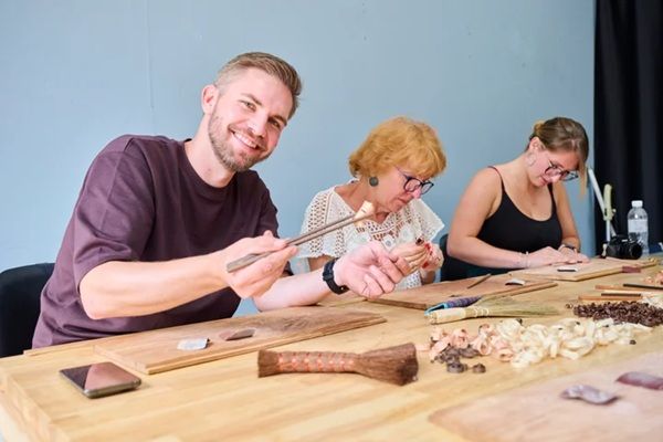 【東京都新宿区】日本文化体験複合施設「Chopsticks Studio Shinjuku」オープン！箸作りや書道を体験