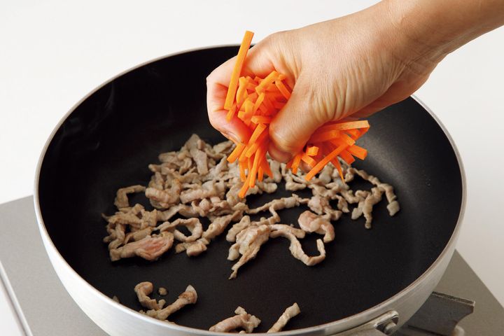 炒める