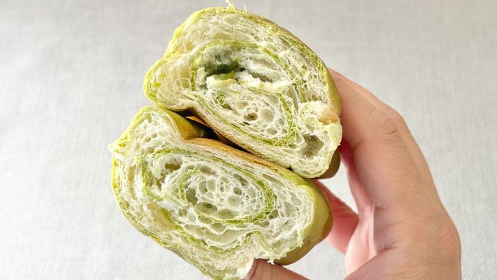 正直ハマりました！抹茶好きに食べてほしい【セブン】の新作パンって？