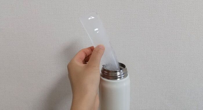 家にあるものだけですぐできる！溶けにくい『スティック氷』の超簡単な作り方。マイボトル派さん必見です♪
