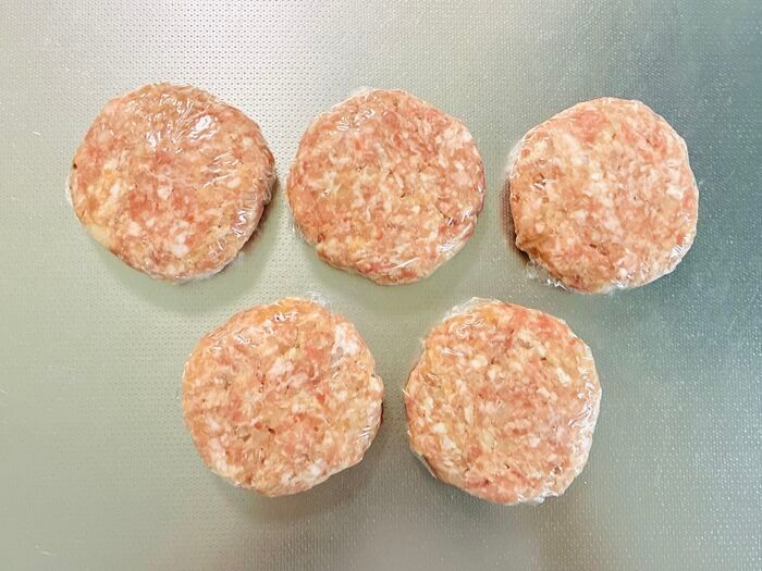 『冷凍ハンバーグ』を簡単に大量生産する裏ワザ！お弁当のおかずストックにも役立ちますよ♪