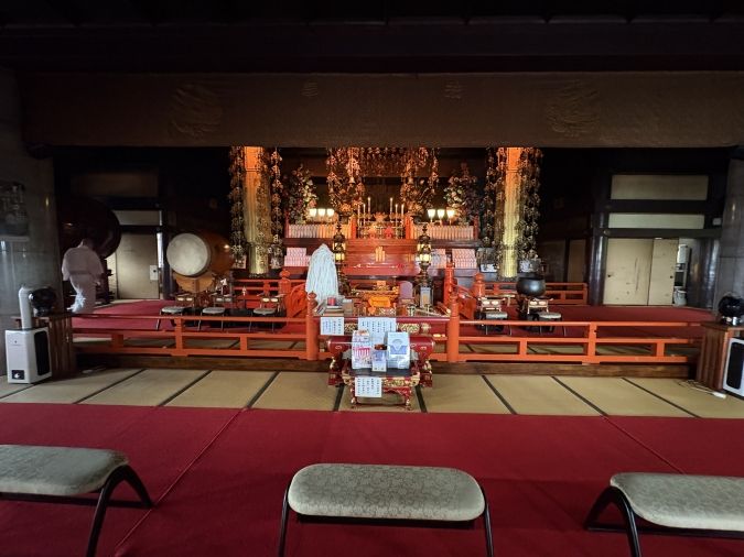 成田山 本堂内部