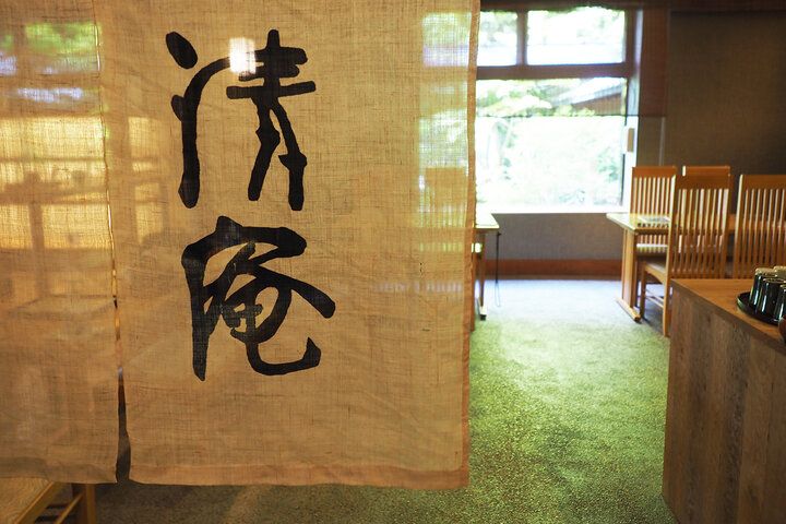 新茶の季節に訪れたい♪ 美しい日本庭園を見渡せる、掛川「茶の蔵 かねも」の茶室でゆるり上質なお茶体験