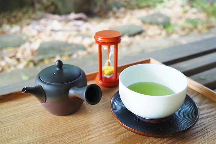 新茶の季節に訪れたい♪ 美しい日本庭園を見渡せる、掛川「茶の蔵 かねも」の茶室でゆるり上質なお茶体験